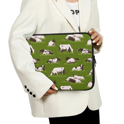 Cow On Green Grass Pattern Print Laptop Sleeve
