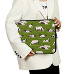 Cow On Green Grass Pattern Print Laptop Sleeve
