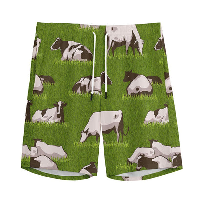 Cow On Green Grass Pattern Print Men's Sports Shorts