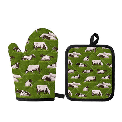 Cow On Green Grass Pattern Print Oven Mitt And Pot Holder Set