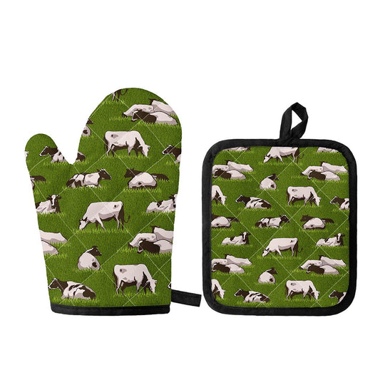 Cow On Green Grass Pattern Print Oven Mitt And Pot Holder Set