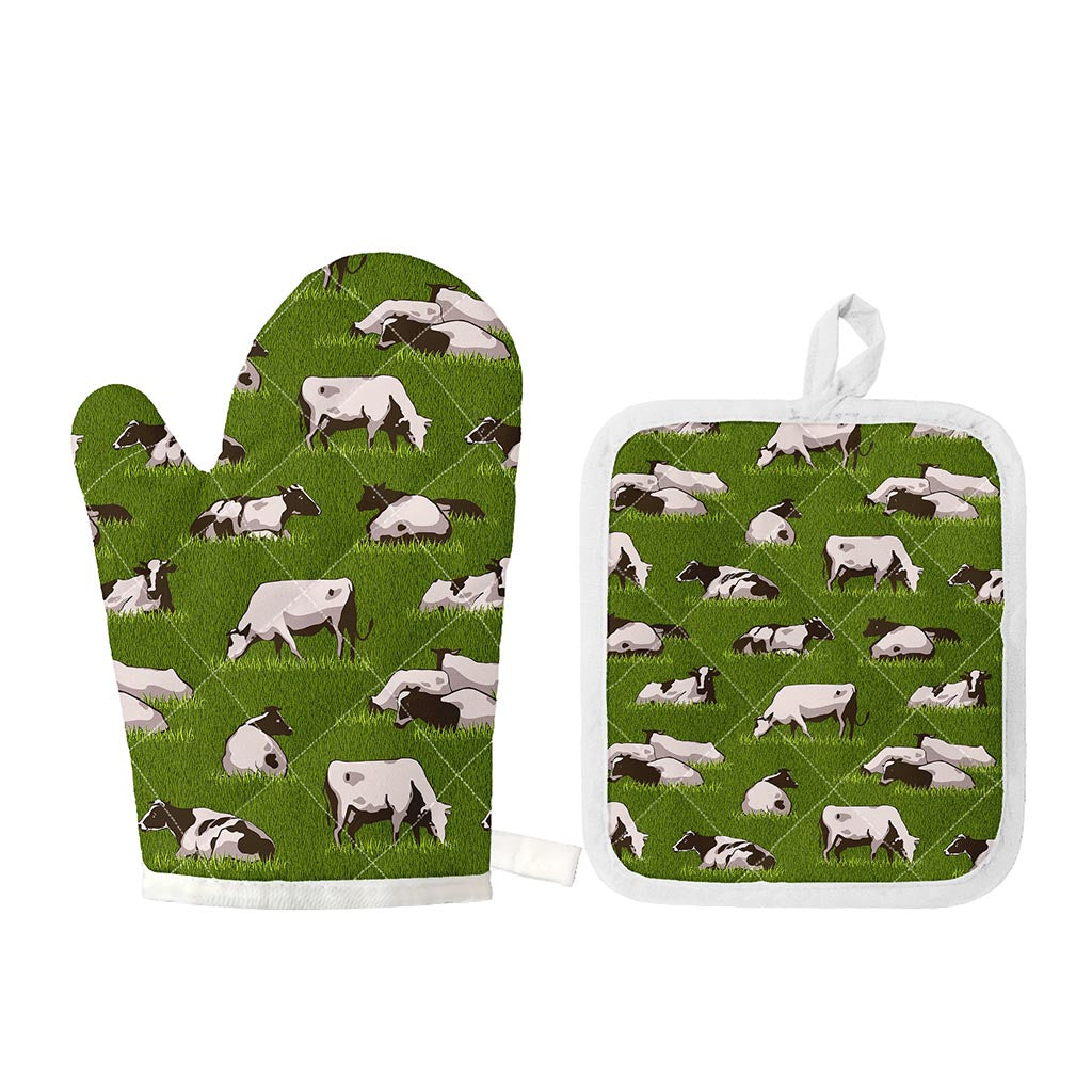 Cow On Green Grass Pattern Print Oven Mitt And Pot Holder Set