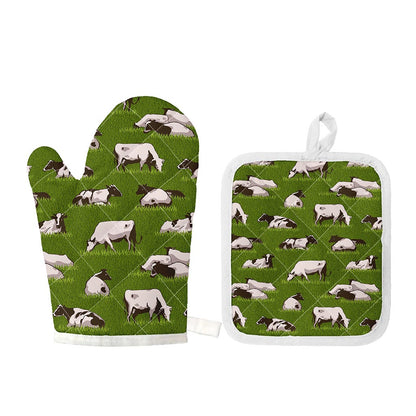 Cow On Green Grass Pattern Print Oven Mitt And Pot Holder Set