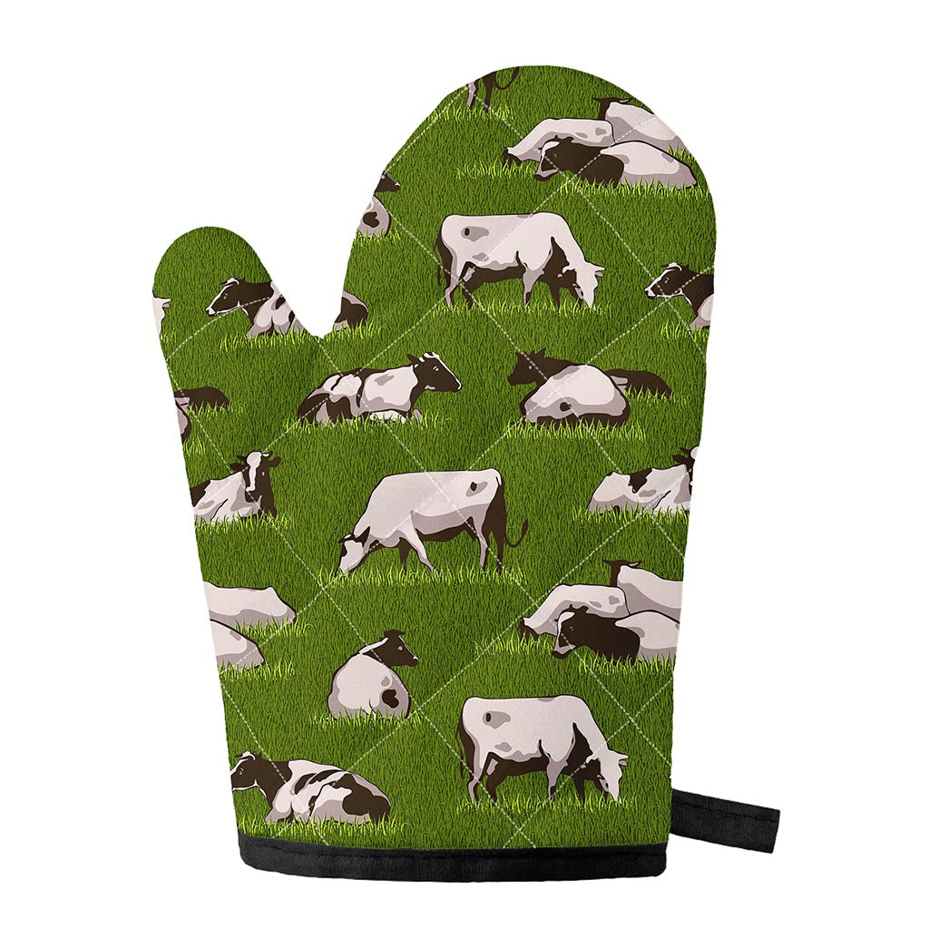 Cow On Green Grass Pattern Print Single Oven Mitt