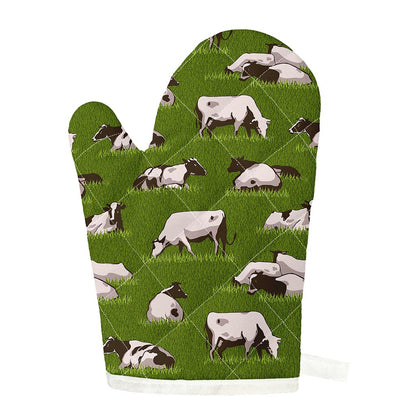 Cow On Green Grass Pattern Print Single Oven Mitt