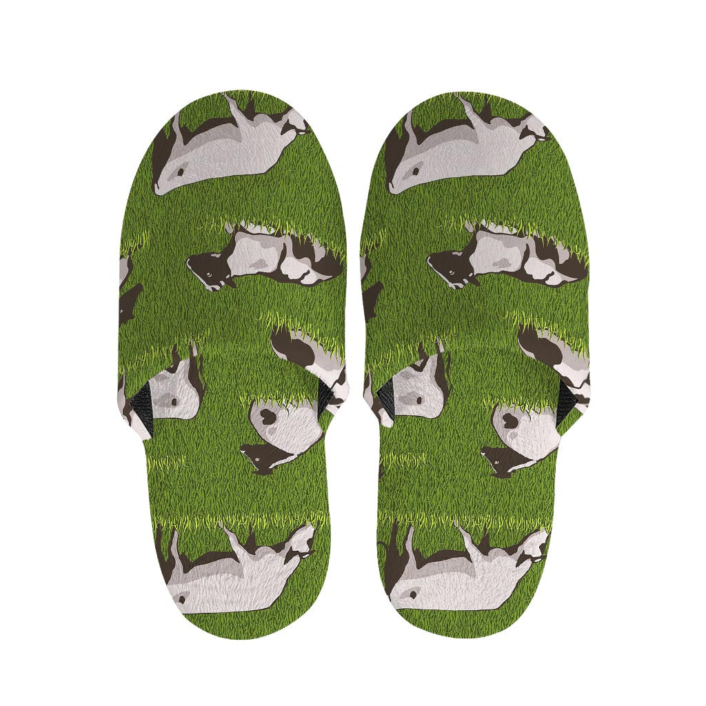 Cow On Green Grass Pattern Print Slippers