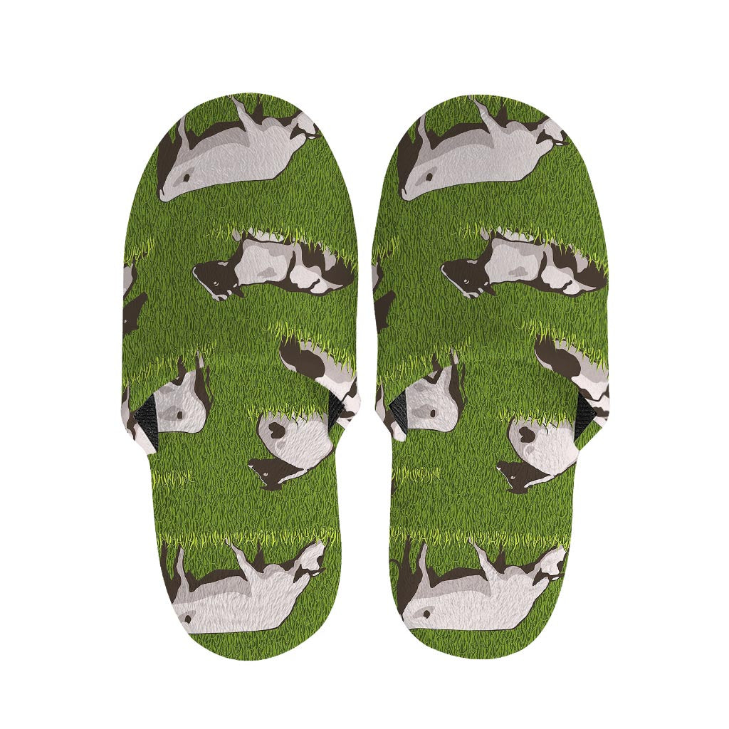 Cow On Green Grass Pattern Print Slippers
