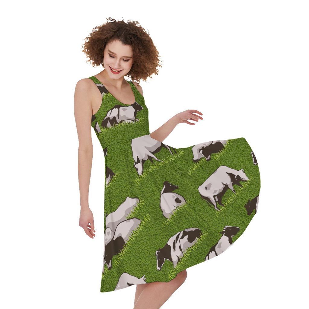 Cow On Green Grass Pattern Print Women's Sleeveless Dress