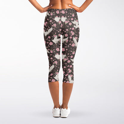 Crane Bird And Flower Pattern Print Women's Capri Leggings