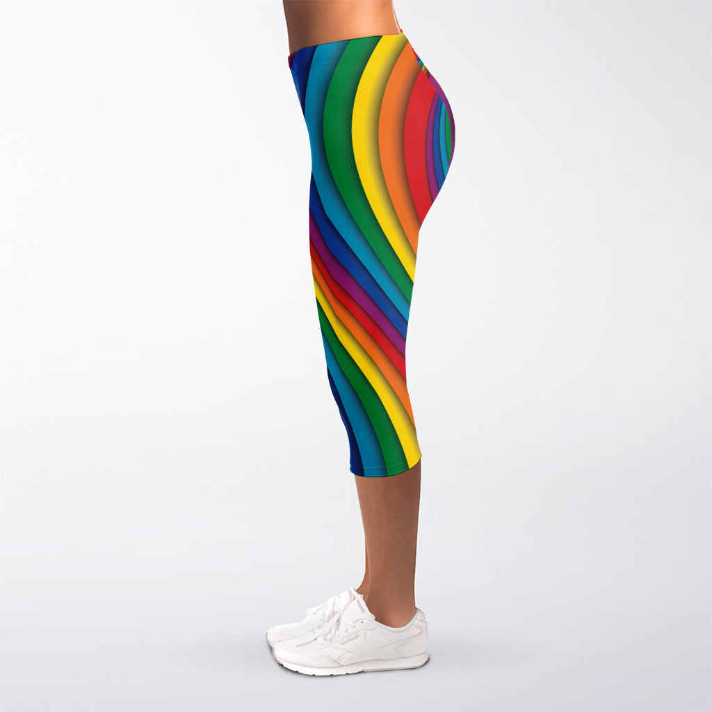 Curved Rainbow Pattern Print Women's Capri Leggings