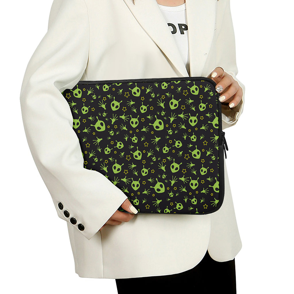 Cute Green Alien Pattern Print Laptop Sleeve