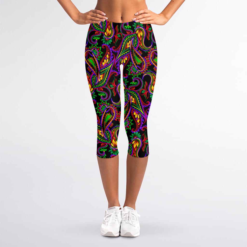 Dark Bohemian Paisley Pattern Print Women's Capri Leggings