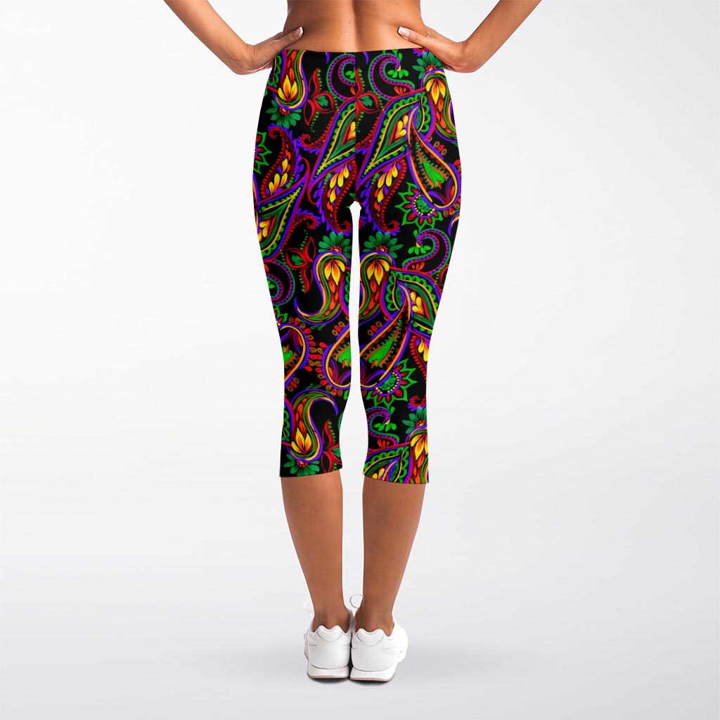 Dark Bohemian Paisley Pattern Print Women's Capri Leggings