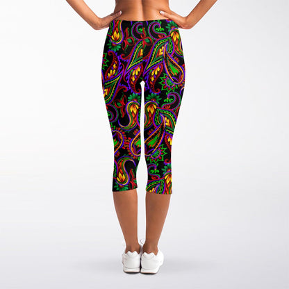 Dark Bohemian Paisley Pattern Print Women's Capri Leggings