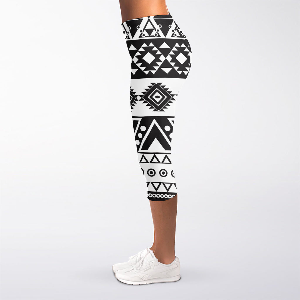 Dark Grey Aztec Pattern Print Women's Capri Leggings