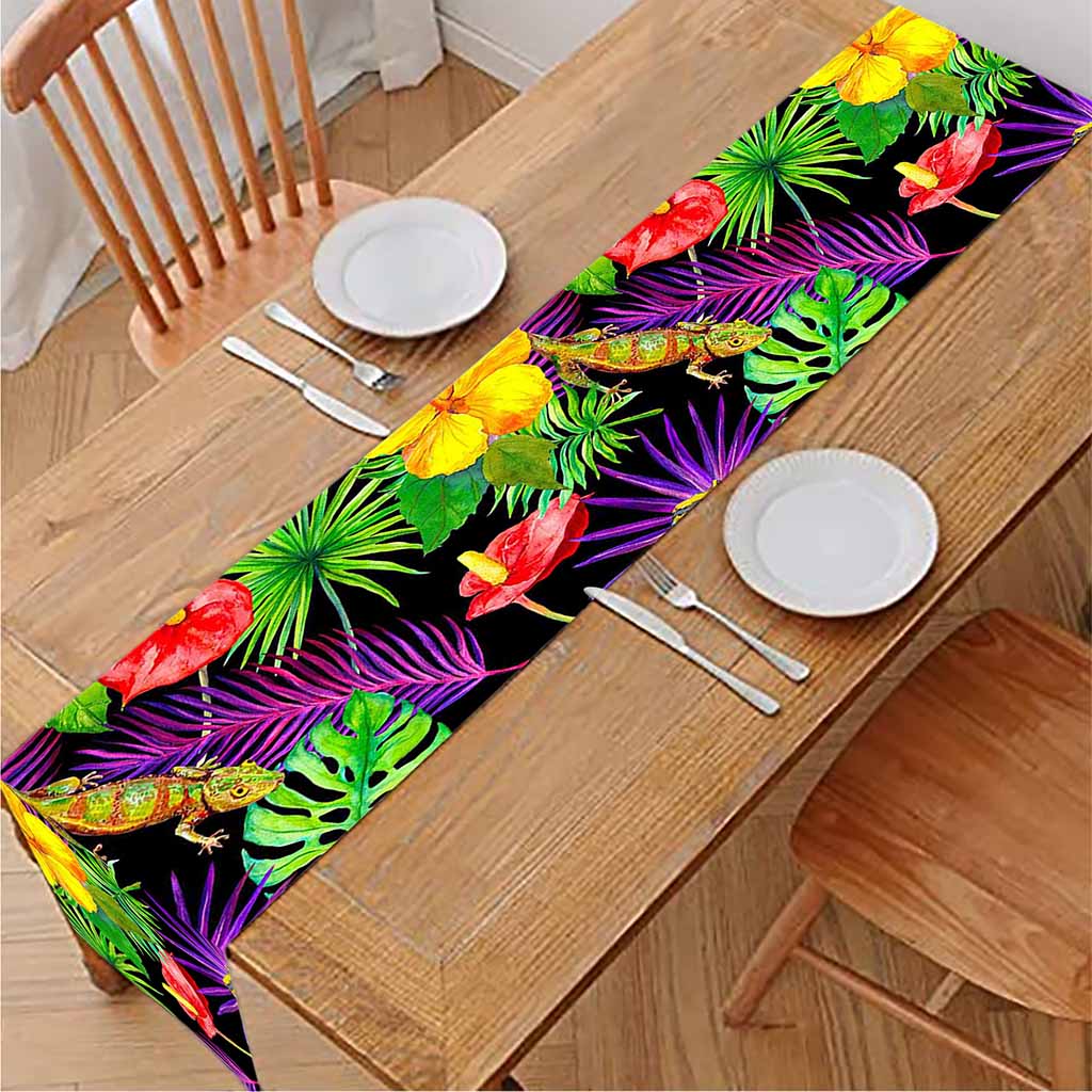 Dark Hawaiian Tropical Pattern Print Table Runner