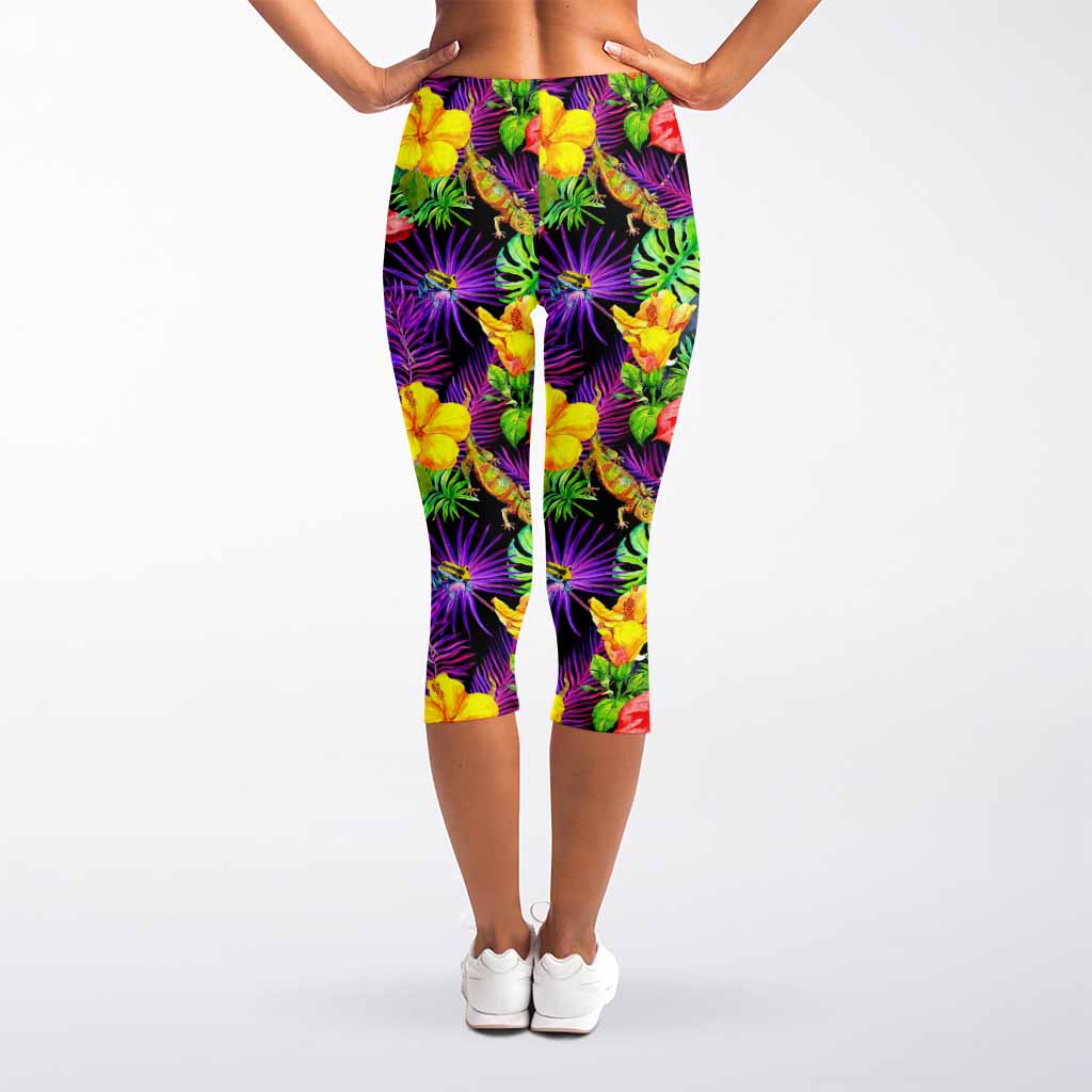 Dark Hawaiian Tropical Pattern Print Women's Capri Leggings