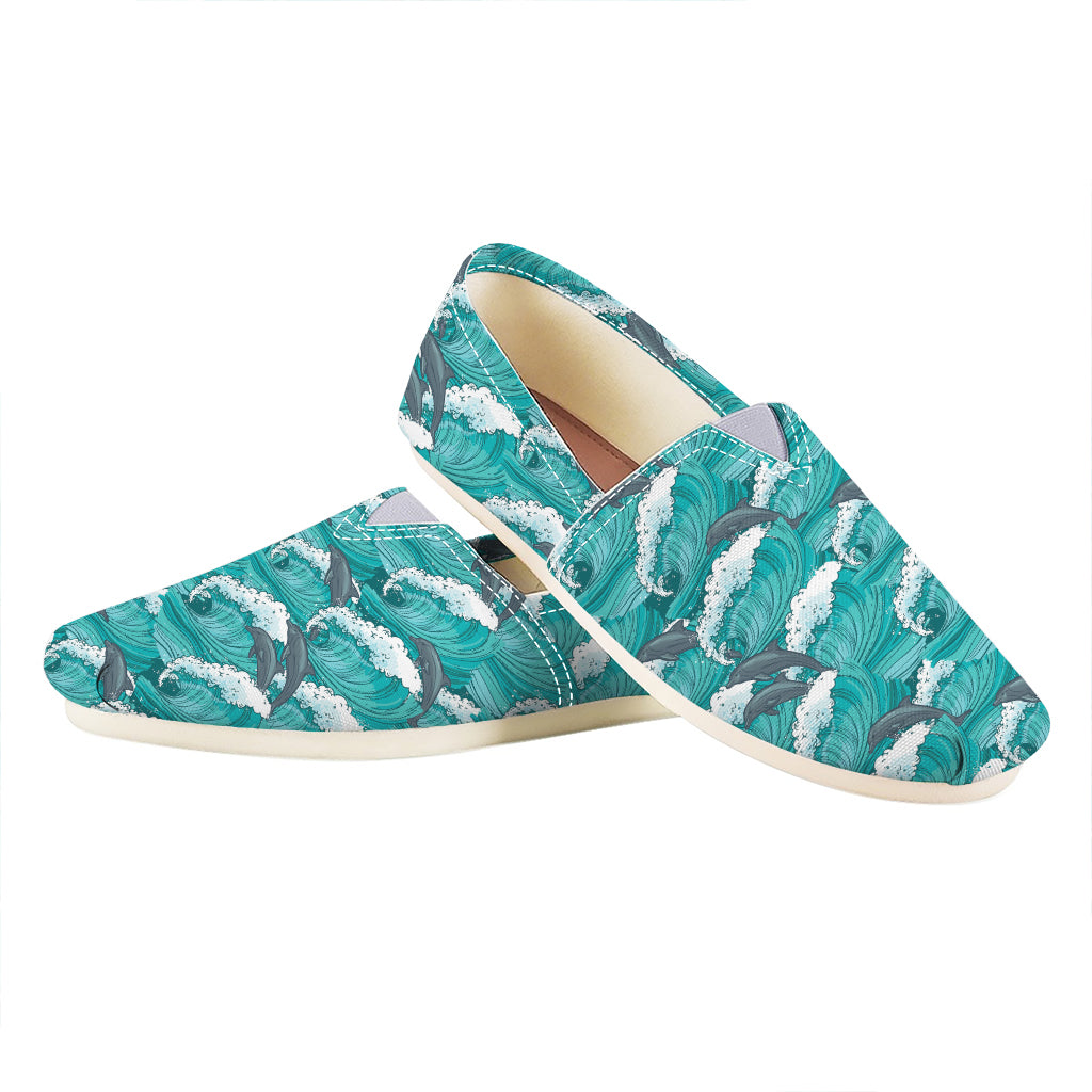 Dolphin Riding Waves Pattern Print Casual Shoes