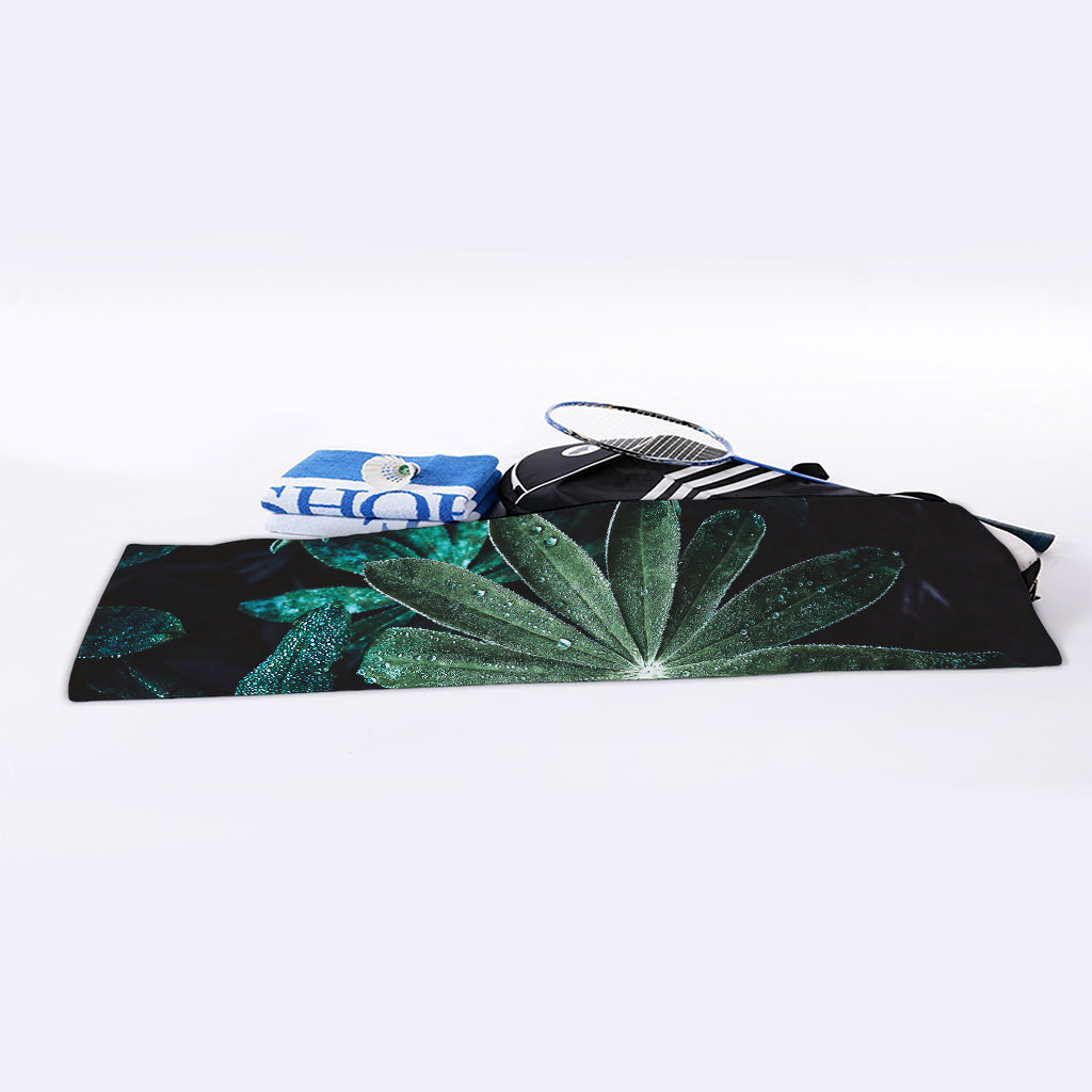 Fresh Tropical Leaf Print Sports Towel