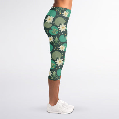 Frogs And Water Lilies Pattern Print Women's Capri Leggings
