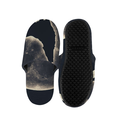 Full Moon Howling Wolf Print Slippers