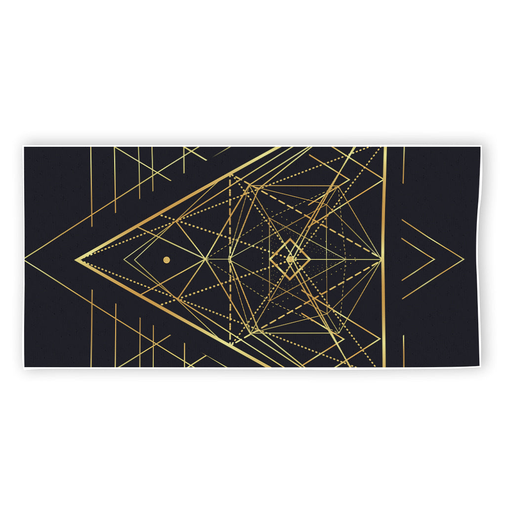 Geometric Pyramid Print Beach Towel