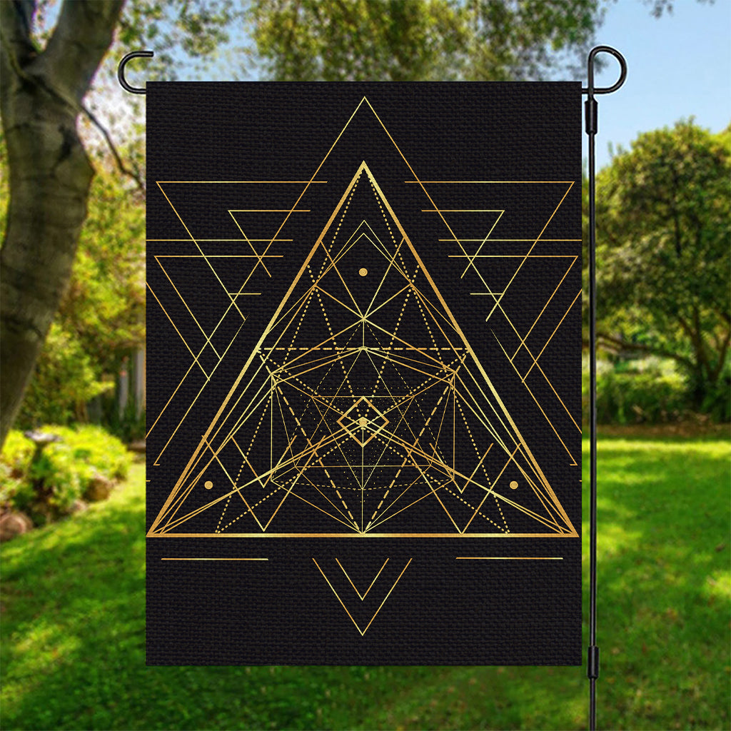 Geometric Pyramid Print Garden Flag