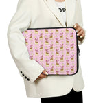 Giraffe With Scarf Pattern Print Laptop Sleeve