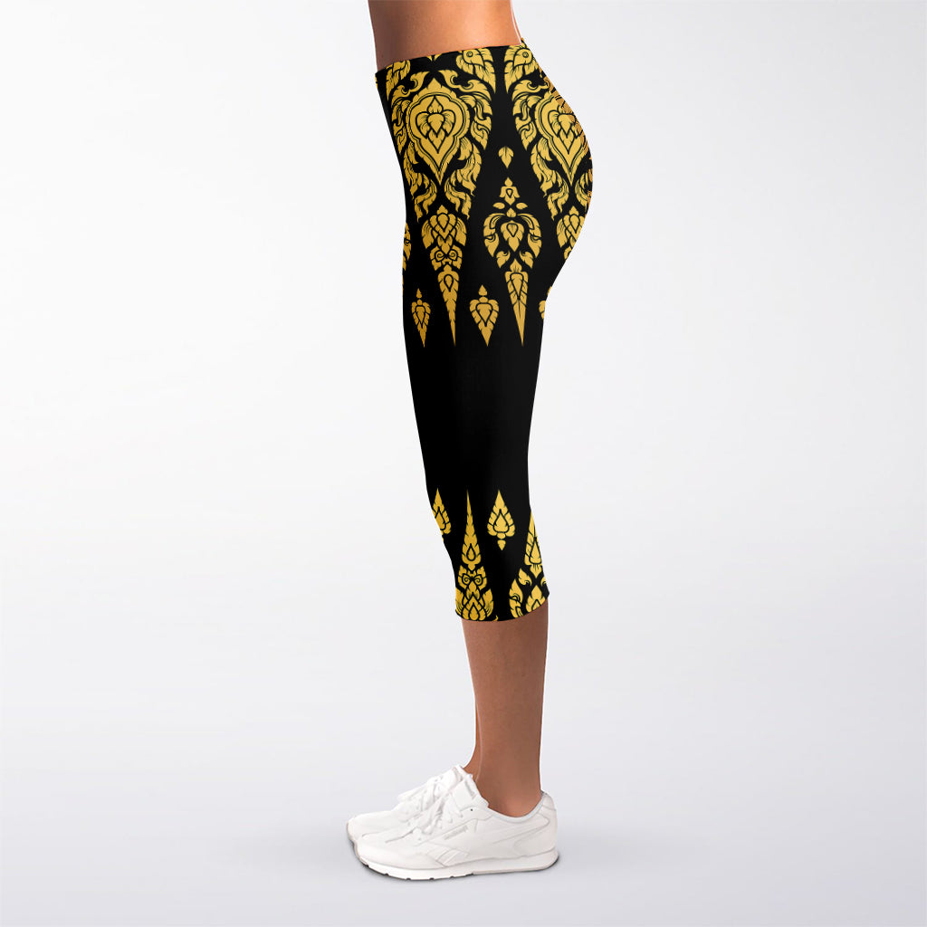 Gold And Black Thai Pattern Print Women's Capri Leggings