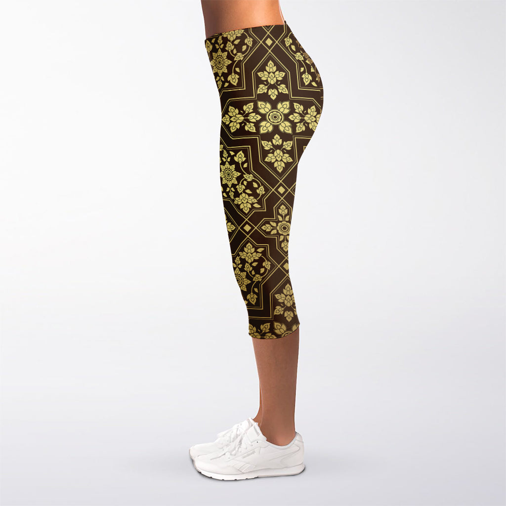 Gold And Brown Thai Pattern Print Women's Capri Leggings