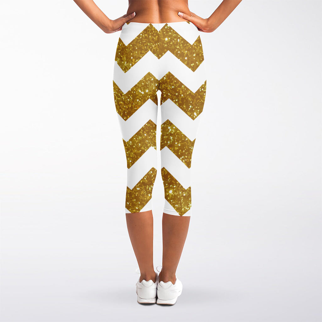Gold And White Chevron Pattern Print Women's Capri Leggings