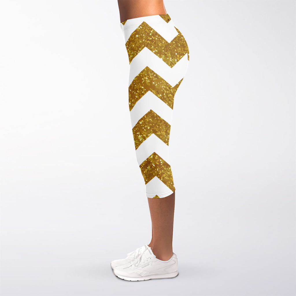 Gold And White Chevron Pattern Print Women's Capri Leggings