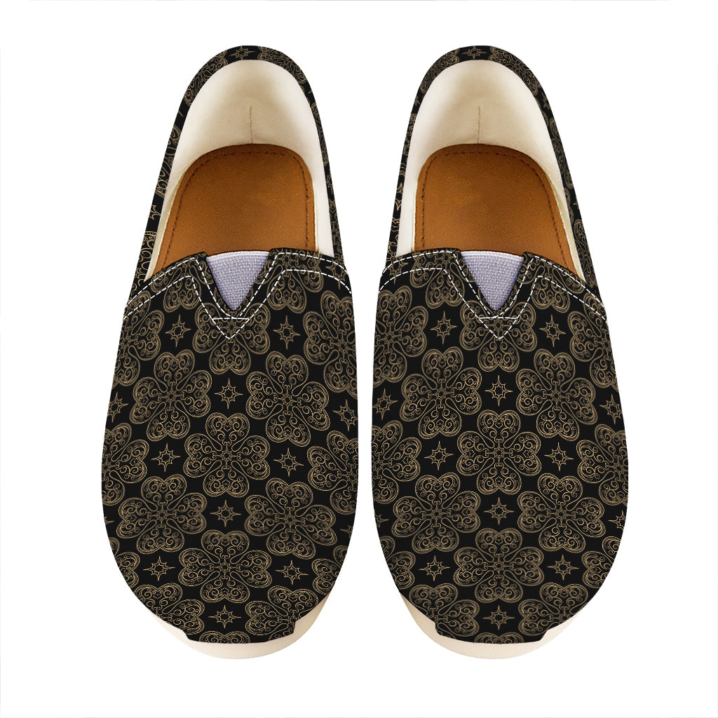 Gold Clover St. Patrick's Day Print Casual Shoes