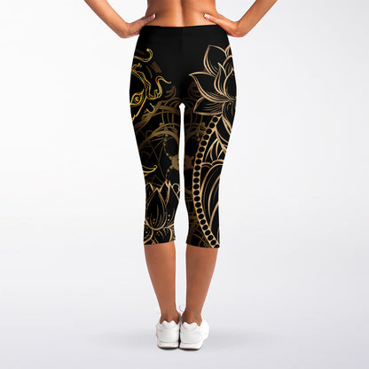 Gold Koi Carp Fish Print Women's Capri Leggings