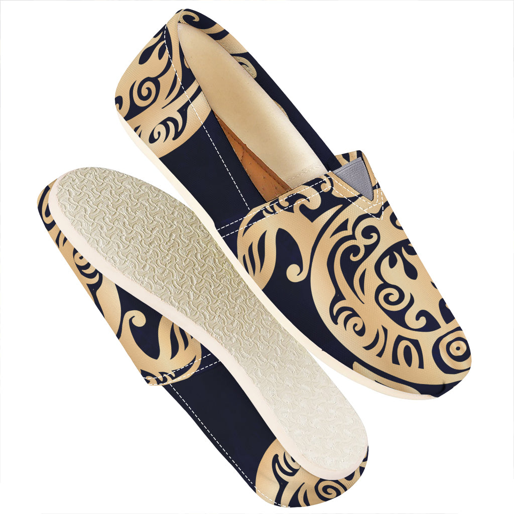 Golden Tribal Sea Turtle Print Casual Shoes
