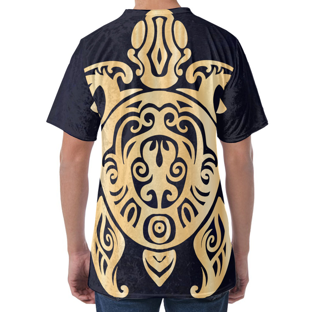 Golden Tribal Sea Turtle Print Men's Velvet T-Shirt