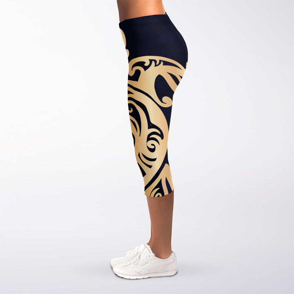 Golden Tribal Sea Turtle Print Women's Capri Leggings