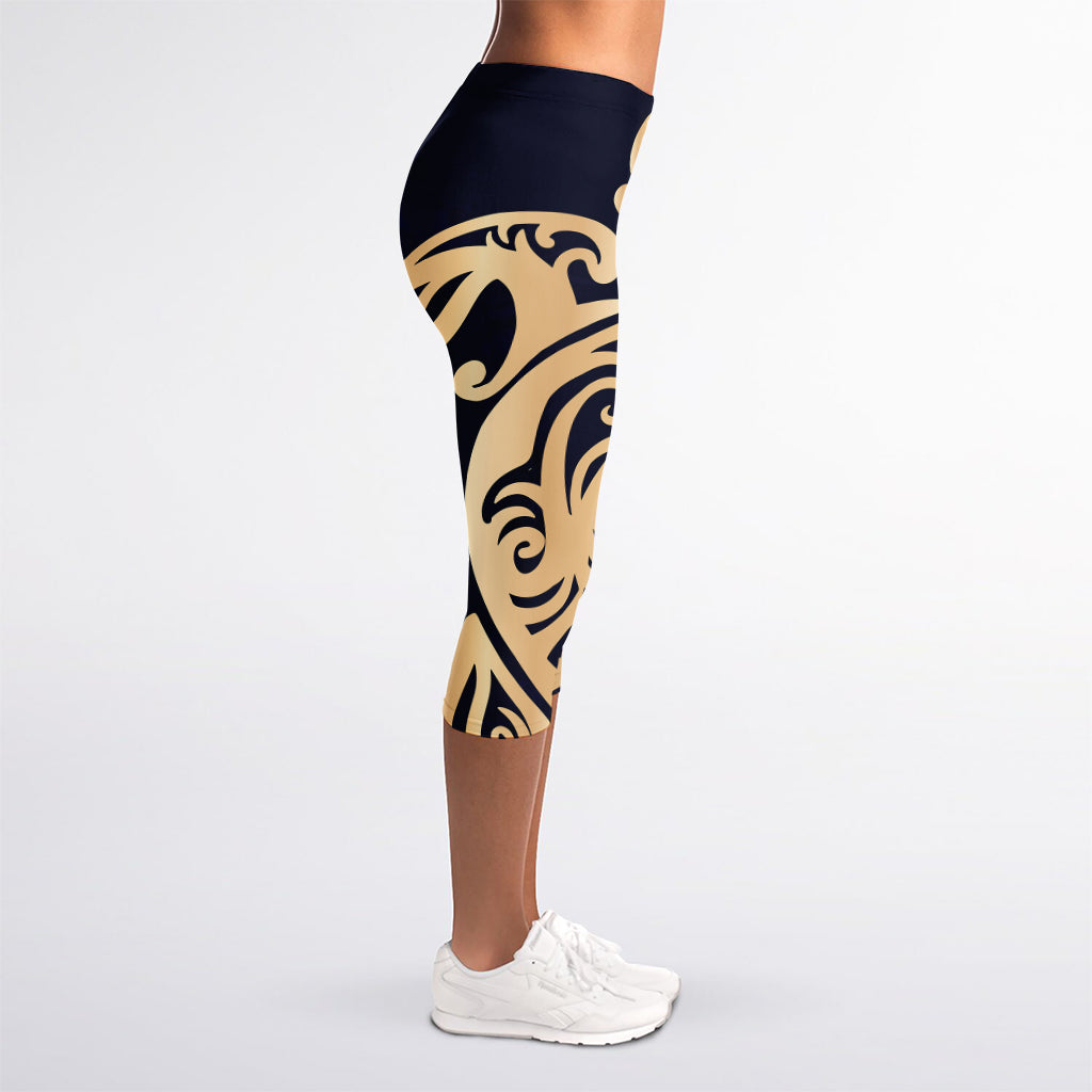 Golden Tribal Sea Turtle Print Women's Capri Leggings