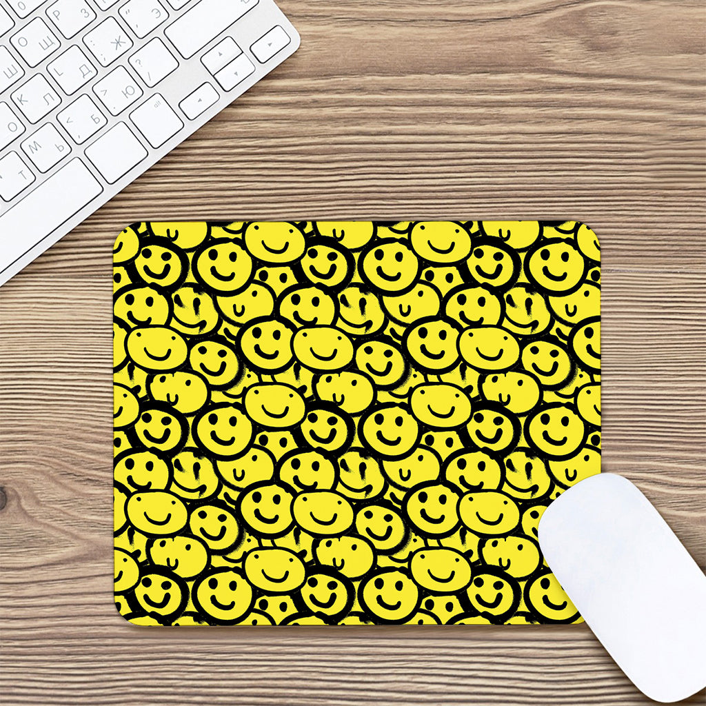Graffiti Happy Emoji Pattern Print Mouse Pad