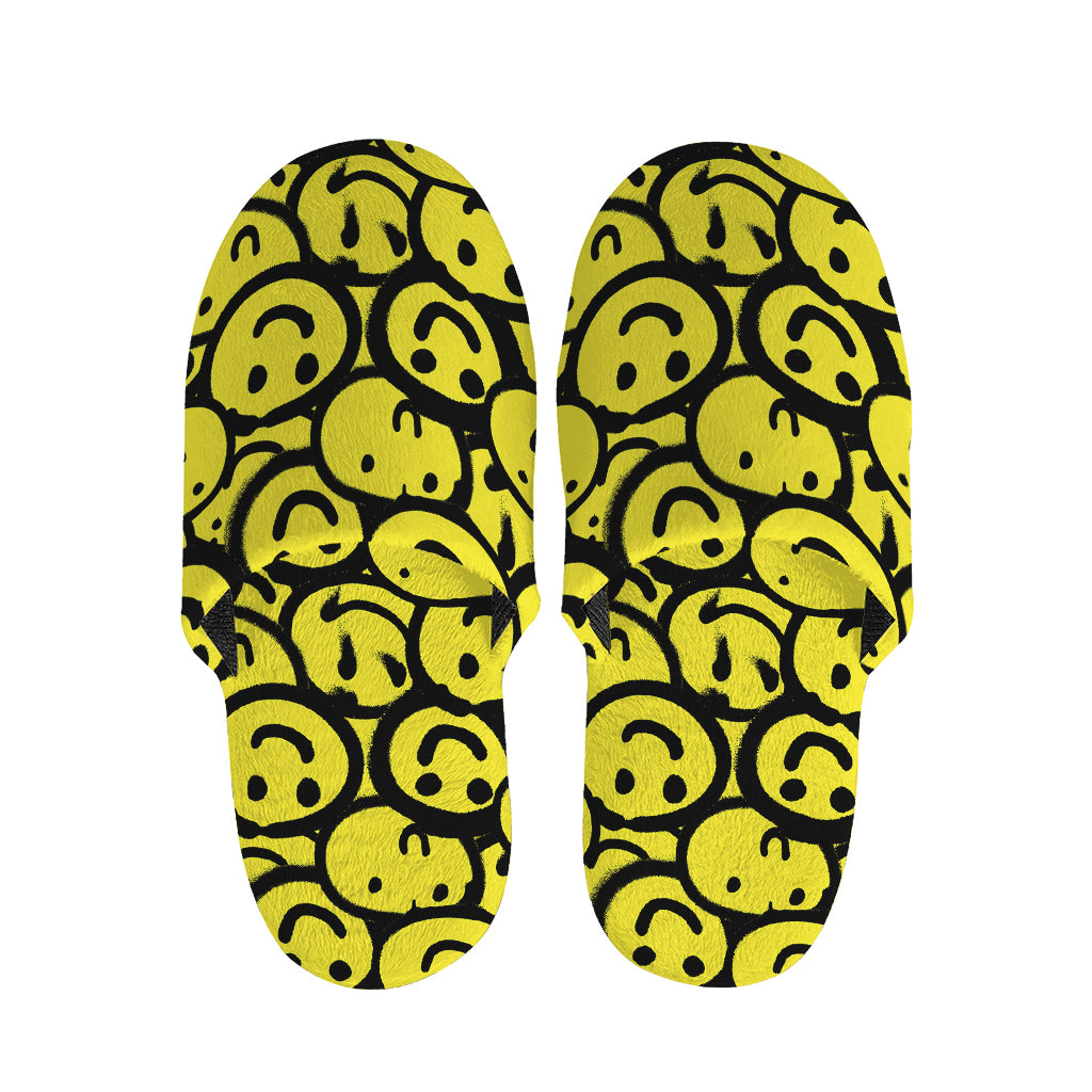 Graffiti Happy Emoji Pattern Print Slippers