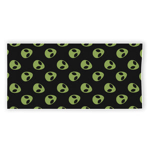 Green Alien Face Pattern Print Beach Towel