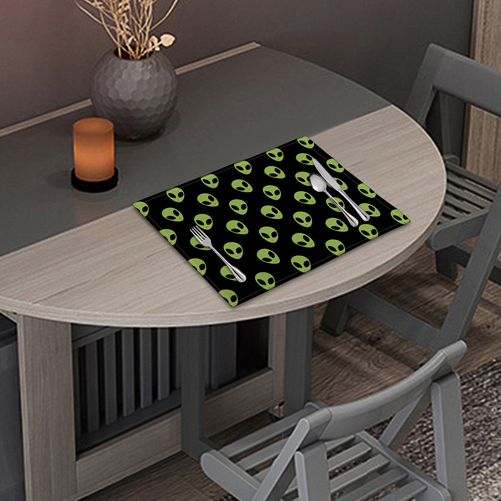 Green Alien Face Pattern Print Placemat