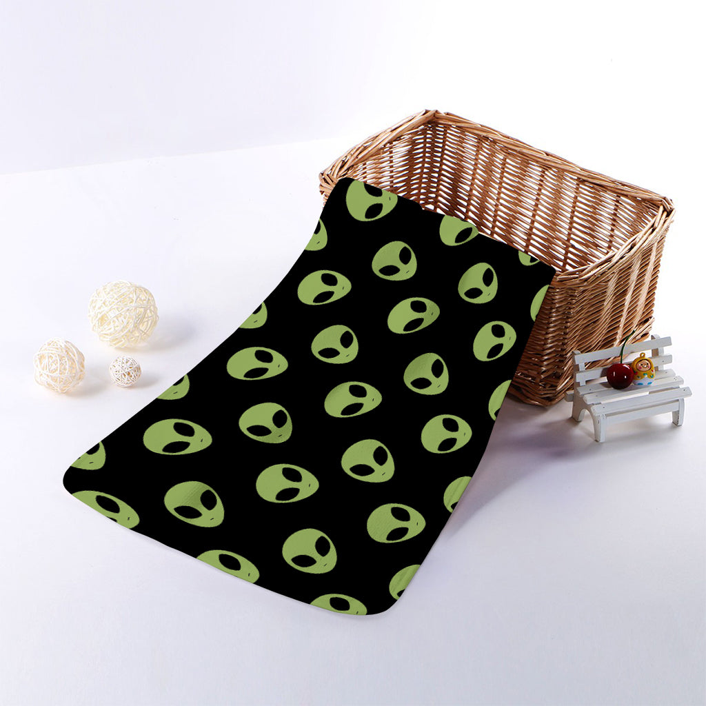 Green Alien Face Pattern Print Towel