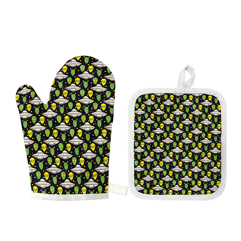 Green Alien UFO Space Print Oven Mitt And Pot Holder Set