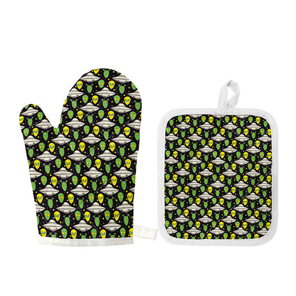 Green Alien UFO Space Print Oven Mitt And Pot Holder Set