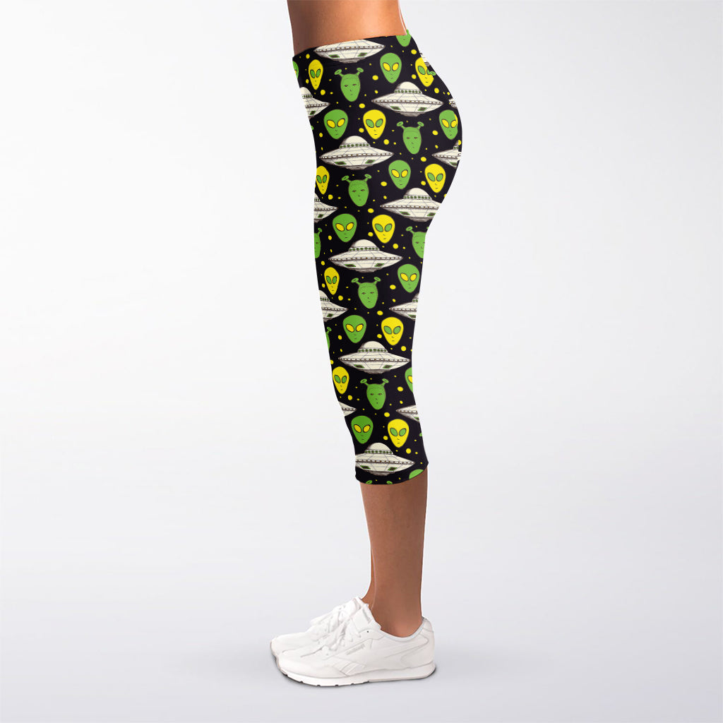 Green Alien UFO Space Print Women's Capri Leggings