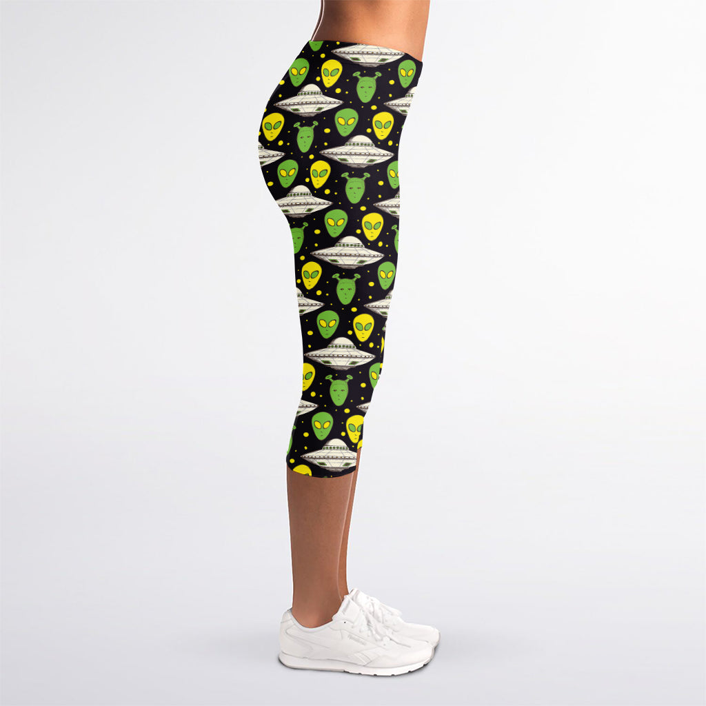 Green Alien UFO Space Print Women's Capri Leggings