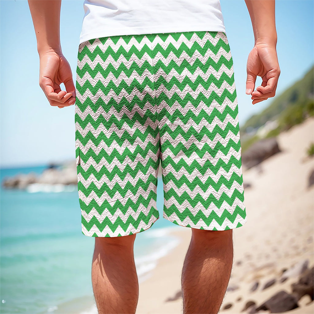 Green And White Chevron Pattern Print Men's Cargo Shorts