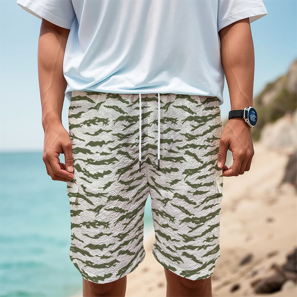 Green And White Tiger Stripe Camo Print Men's Cargo Shorts