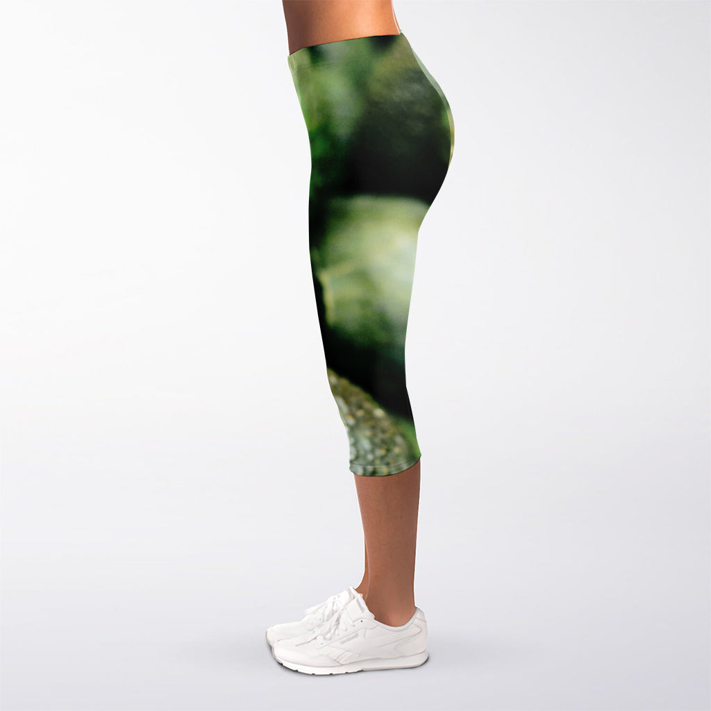 Green Avocado Print Women's Capri Leggings